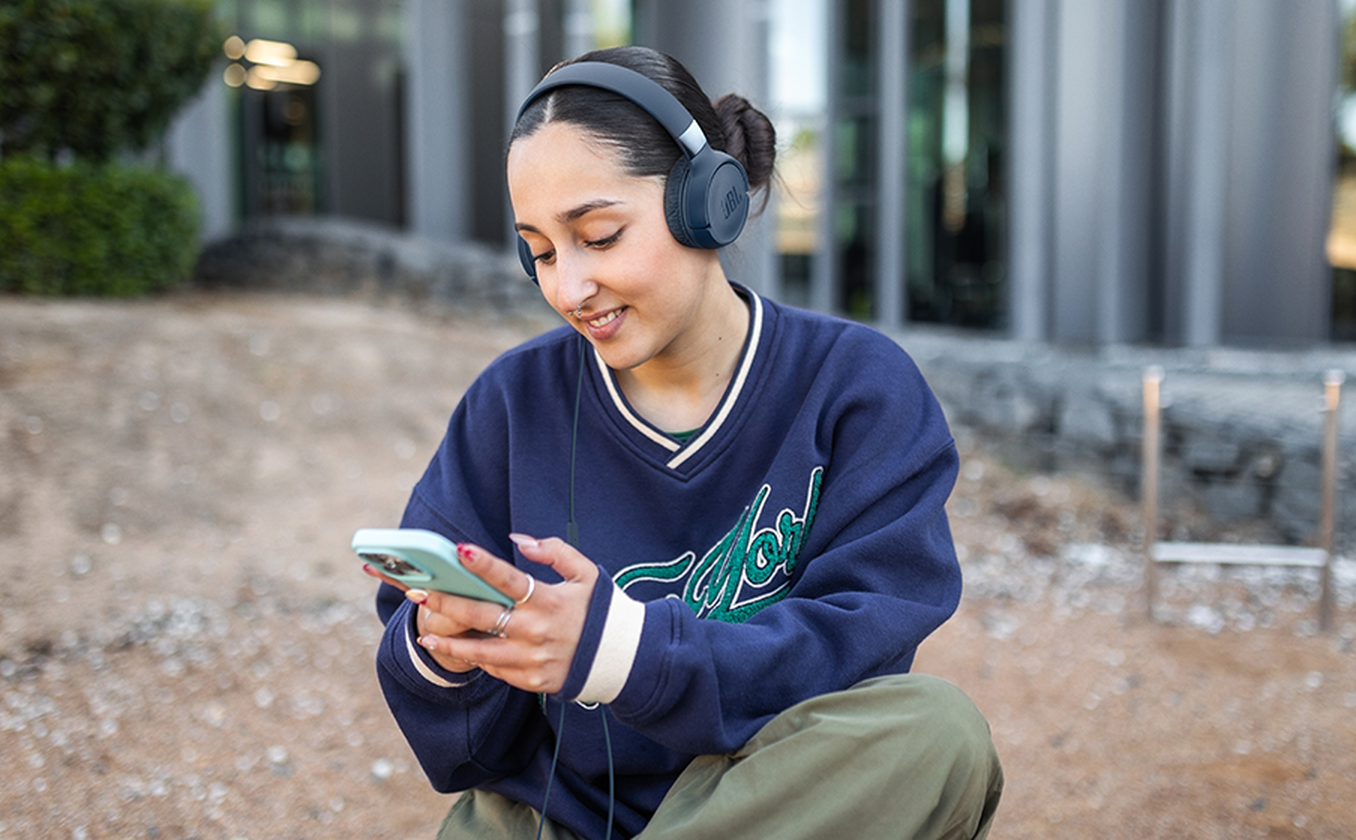 JBL Tune 520C USB-C headphones delivering JBL Pure Bass Sound through 32mm dynamic drivers