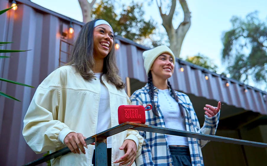 JBL Go 5 Mood-boosting ambient edge lighting