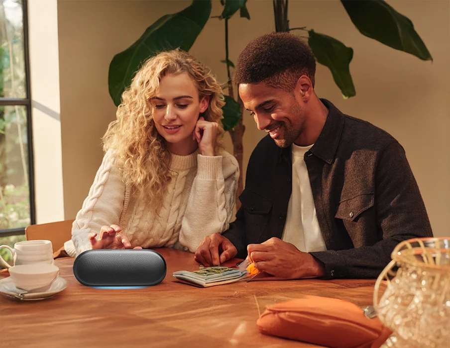 Harman Kardon Luna 2 superior sound performance with AI Sound Boost