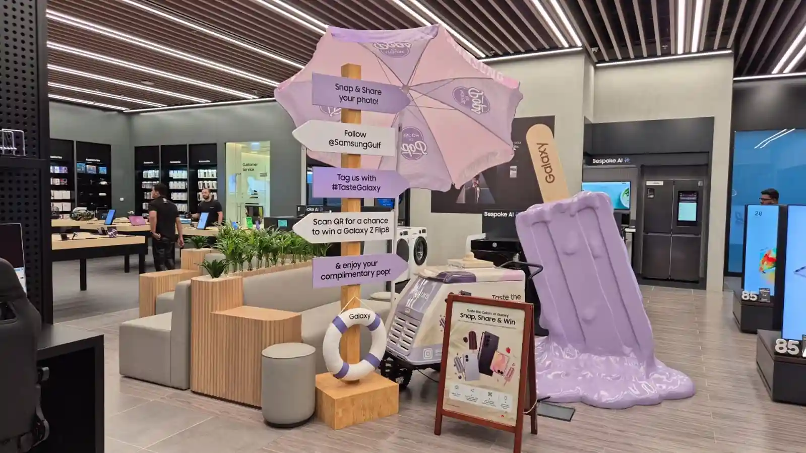The Galaxy pop-up cart and Samsung branded umbrella at Samsung Mirdif City Centre